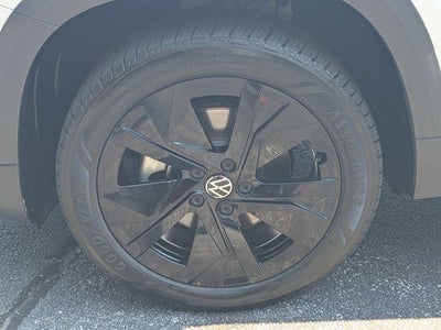 2025 Volkswagen Taos 1.5T SE Black