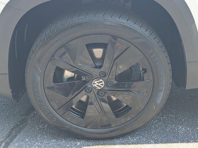 2025 Volkswagen Taos 1.5T SE Black