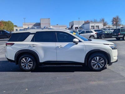 2023 Nissan Pathfinder SL