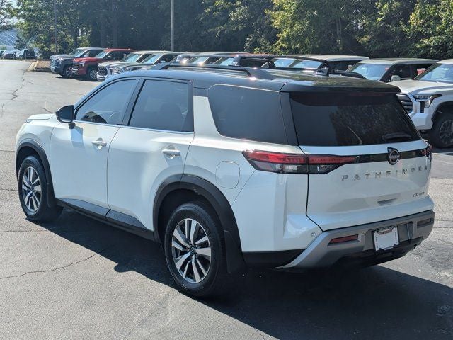 2024 Nissan Pathfinder SL