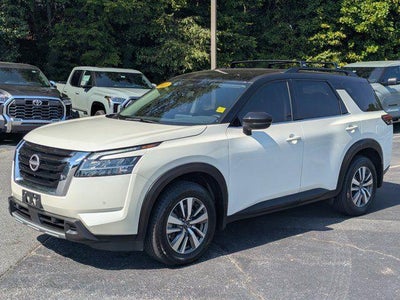 2024 Nissan Pathfinder SL