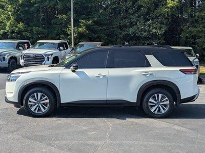 2024 Nissan Pathfinder SL