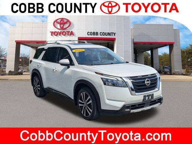 2025 Nissan Pathfinder Platinum 4WD's photo