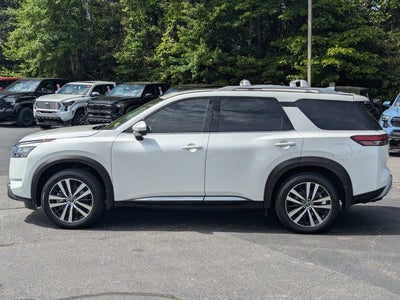 2025 Nissan Pathfinder Platinum