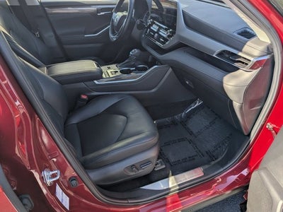 2022 Toyota Highlander Hybrid Platinum