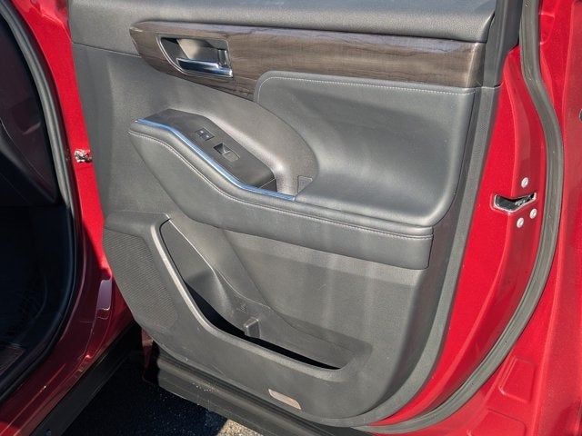 2022 Toyota Highlander Hybrid Platinum