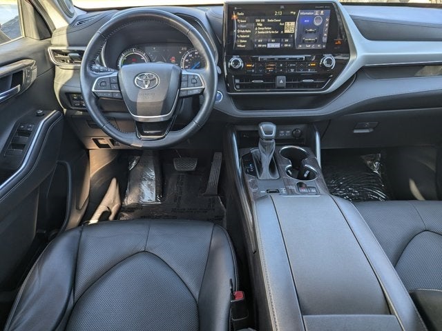 2022 Toyota Highlander Hybrid Platinum