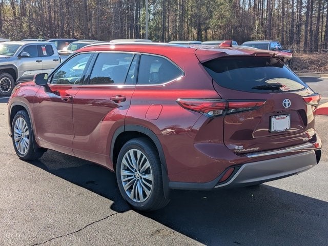 2022 Toyota Highlander Hybrid Platinum