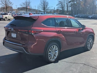2022 Toyota Highlander Hybrid Platinum