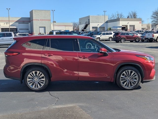 2022 Toyota Highlander Hybrid Platinum