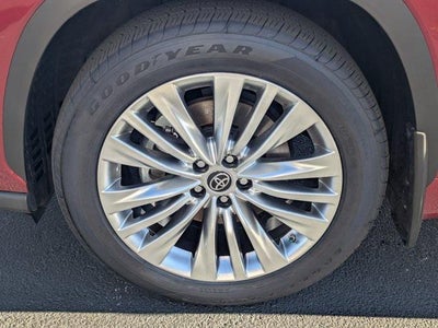2022 Toyota Highlander Hybrid Platinum