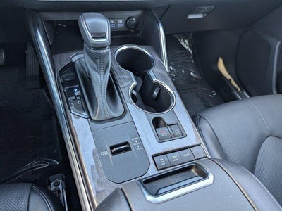 2022 Toyota Highlander Hybrid Platinum