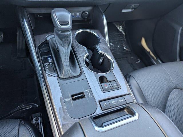 2022 Toyota Highlander Hybrid Platinum