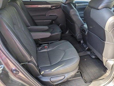 2022 Toyota Highlander Platinum