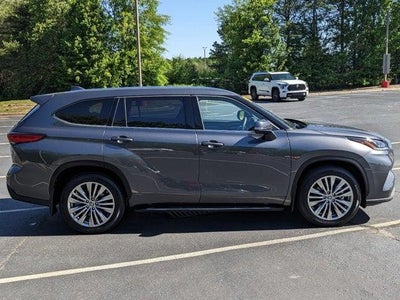 2022 Toyota Highlander Platinum