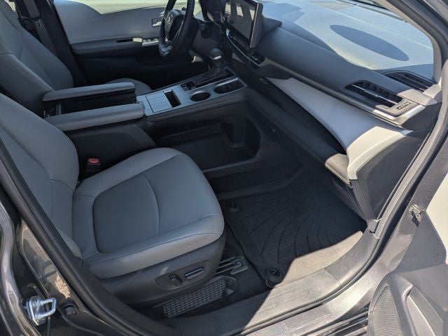 2025 Toyota Sienna XLE 8 Passenger