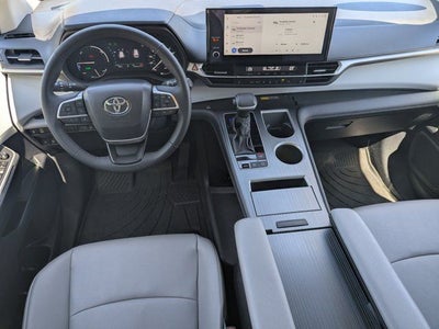 2025 Toyota Sienna XLE 8 Passenger