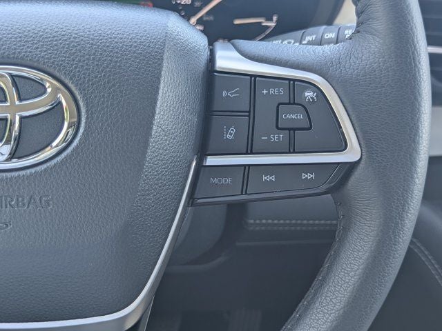 2025 Toyota Sienna XLE 8 Passenger