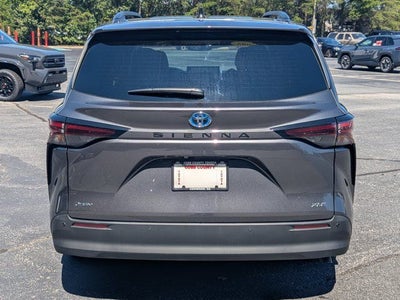 2025 Toyota Sienna XLE 8 Passenger