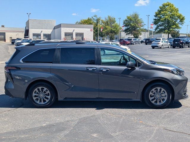 2025 Toyota Sienna XLE 8 Passenger
