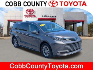 2025 Toyota Sienna XLE 8 Passenger