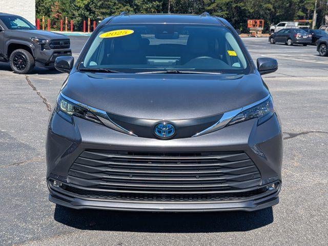 2025 Toyota Sienna XLE 8 Passenger