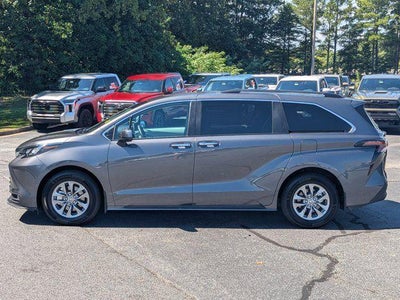 2025 Toyota Sienna XLE 8 Passenger