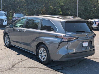 2025 Toyota Sienna XLE 8 Passenger