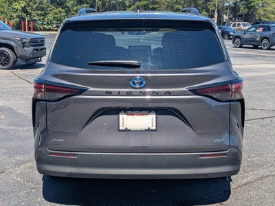 2025 Toyota Sienna XLE 8 Passenger