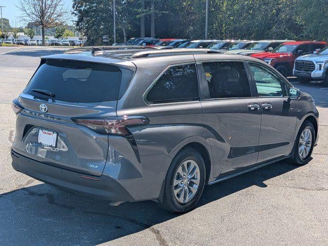 2025 Toyota Sienna XLE 8 Passenger