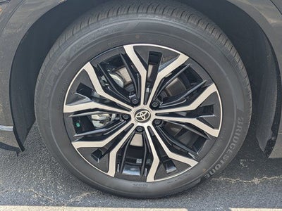 2025 Toyota Crown Signia XLE