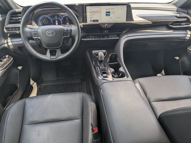 2025 Toyota Crown Signia XLE