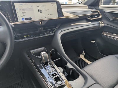 2025 Toyota Crown Signia XLE