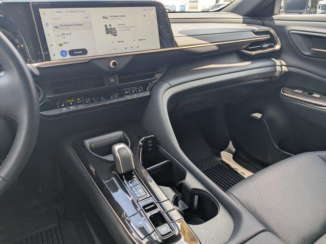 2025 Toyota Crown Signia XLE